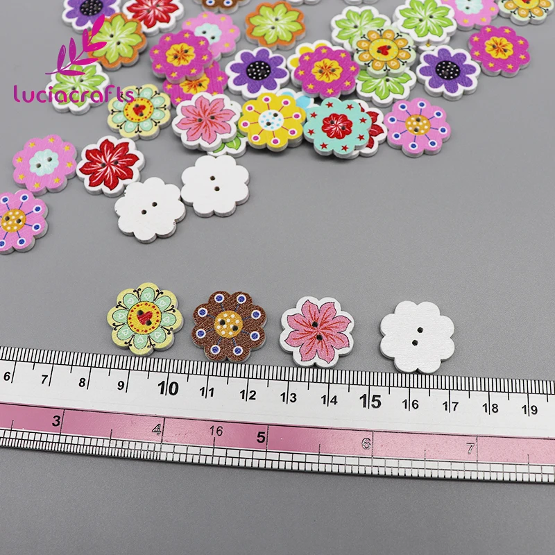 Lucia craft 50 шт./лот 2 см деревянные пуговицы смешанные цветы DIY пуговица из натурального дерева 2-отверстия скрапбук Швейные аксессуары E0233