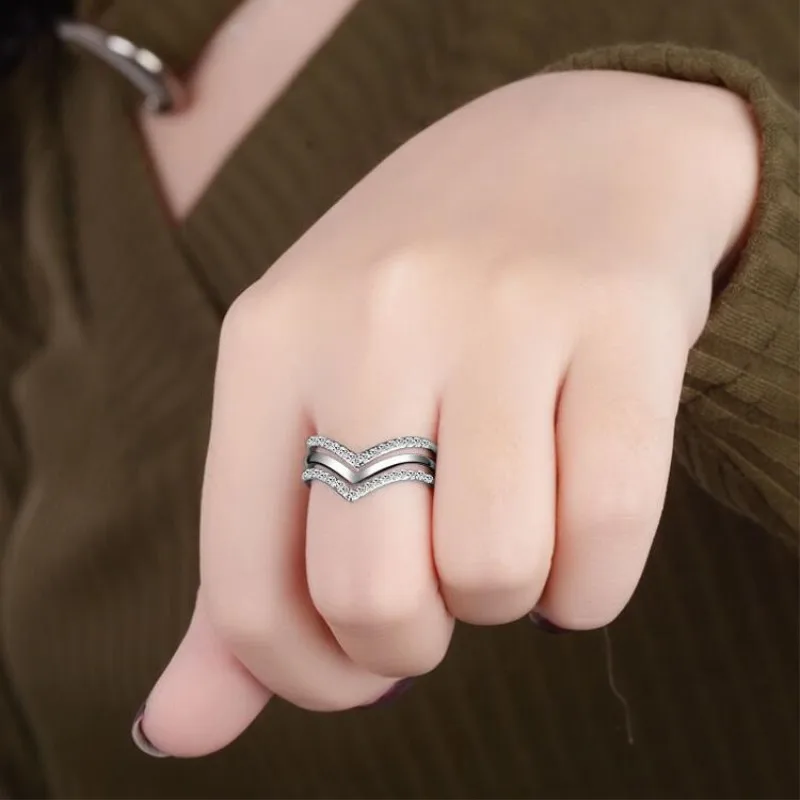 

Beautiful Gift New Fashion Geometrical Female 925 Sterling Silver Jewelry Korean Style Crystal Triangle V-shaped Rings SR342