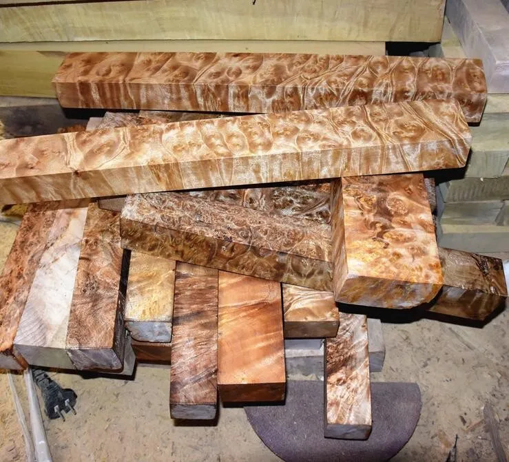Сделанный на заказ Бирма Camphor Burl нож с изоляцией материал ручки