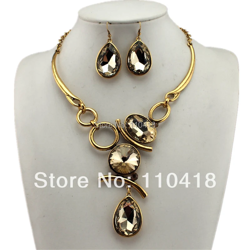 Старинные Ювелирные наборы с украшением в виде крупных кристаллов кулон