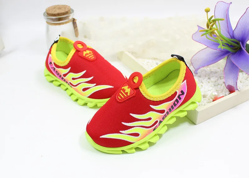 Дети Летом Прохладно Обувь 2017 Мода Дышащая Горячей Продажи Мальчик и девушки