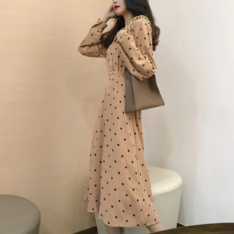 Платье-миди шифоновое в горошек с отложным воротником и длинным рукавом | Женская