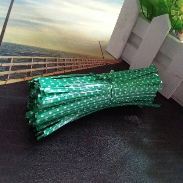 Green 250 шт./упак. Карамельный цвет в горошек для перевязки проволока для торта запечатывания целлофановые мешочки леденец подарочная упаковка вечерние поставки - Цвет: Green