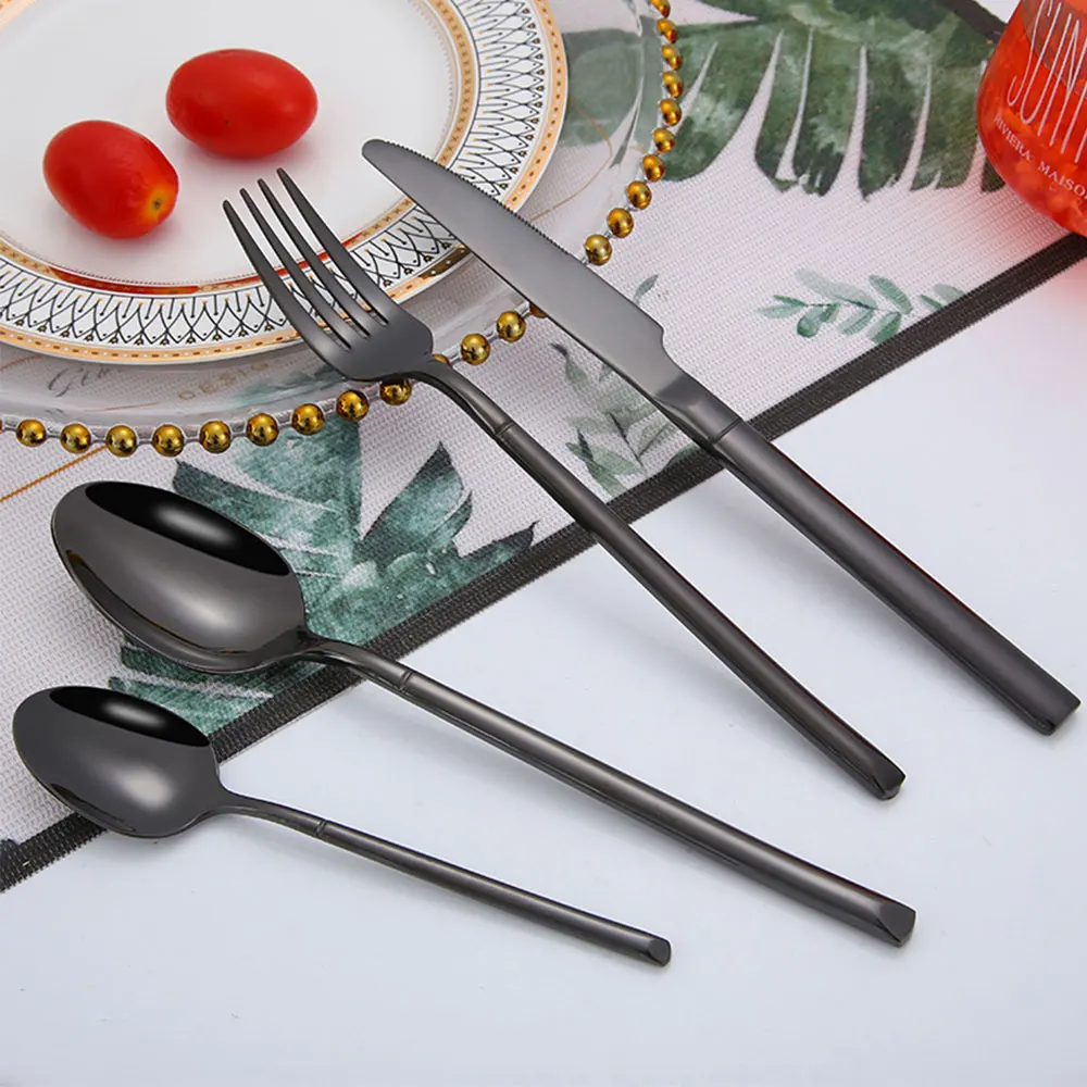 Комплект из 4 предметов нержавеющей шт. стали. Включает вилку нож ложки. Посуда