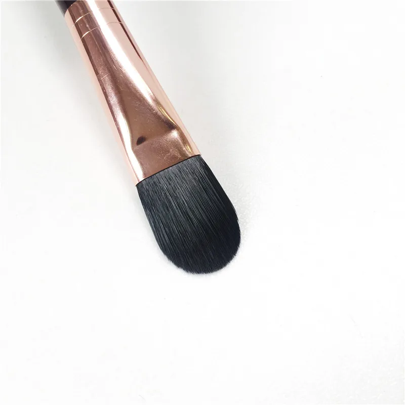 Кисть для тонального крема bdbeauty CT плотная синтетическая жидкая нанесения основы