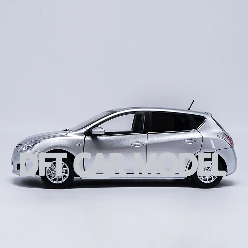1:18 игрушечные автомобили из сплава модель автомобиля TIIDA детские оригинальные