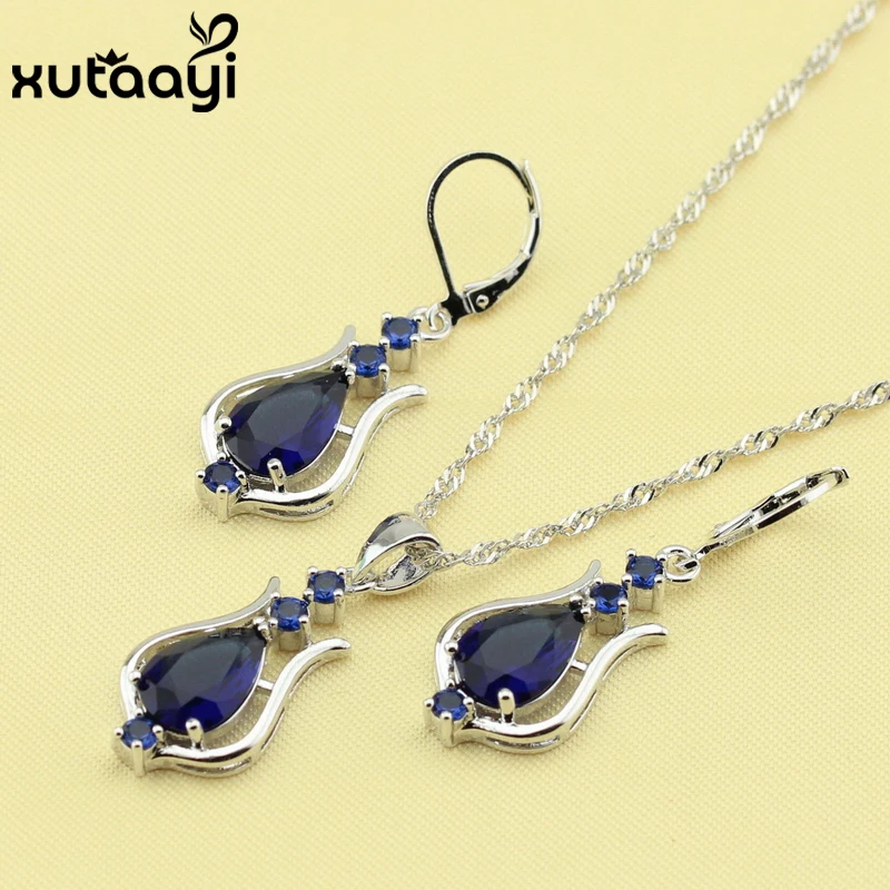 Ожерелье и серьги-подвески серебряного цвета с искусственным изумрудом |