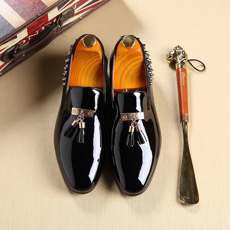 

Bright Business Wedding Leather Shoes Formal Shoes For Christmas Party Rivet Tassel Oxfords Shoes Male 2020 New Design