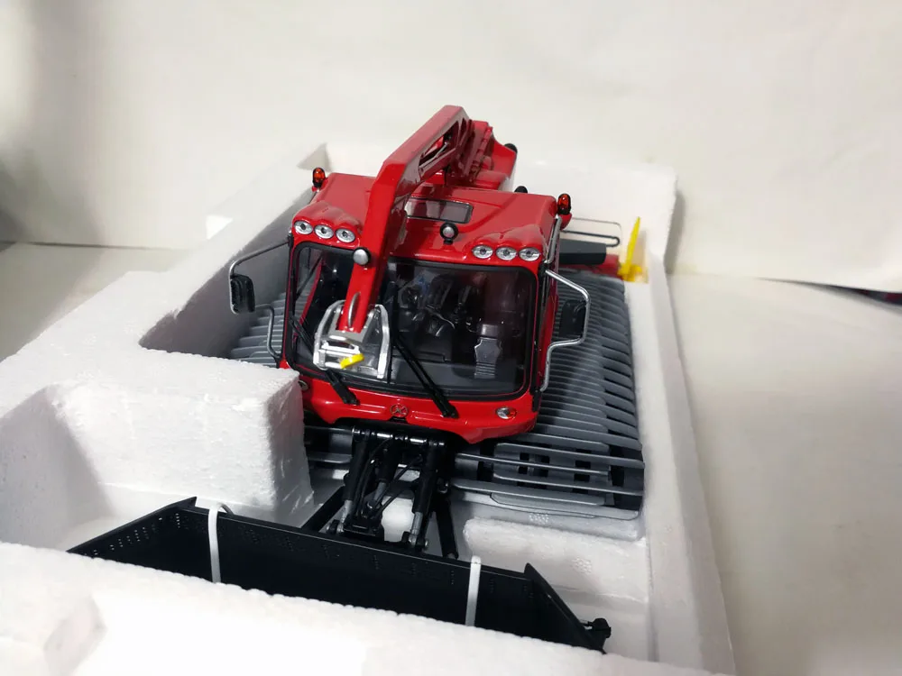 1:32 Pistenbully PB 400 с лебедкой Neige грумер игрушка