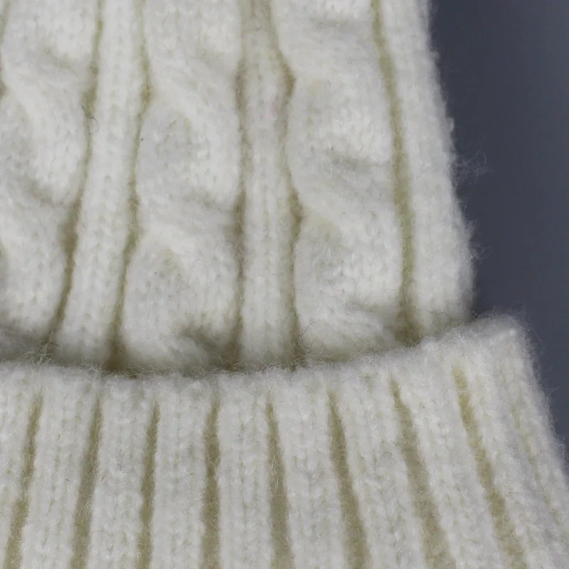 Детская шерстяная шапка 2018 с большим помпоном из меха енота вязаная крючком