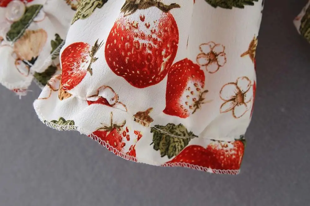 Женская короткая блузка на пуговицах белый укороченный топ с принтом клубники