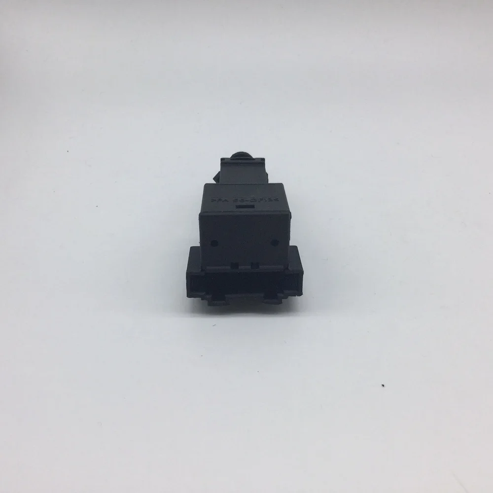 1J0945511A переключатель стоп-сигнала для VW BORA GOLF IV T4 T5 SKODA FABIA OCTAVIA AUDI FORD GALAXY 1070613 |