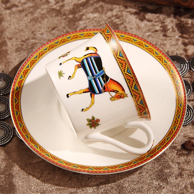 Фарфоровая кофейная чашка и блюдце из костяного фарфора дизайн Бог лошади контур