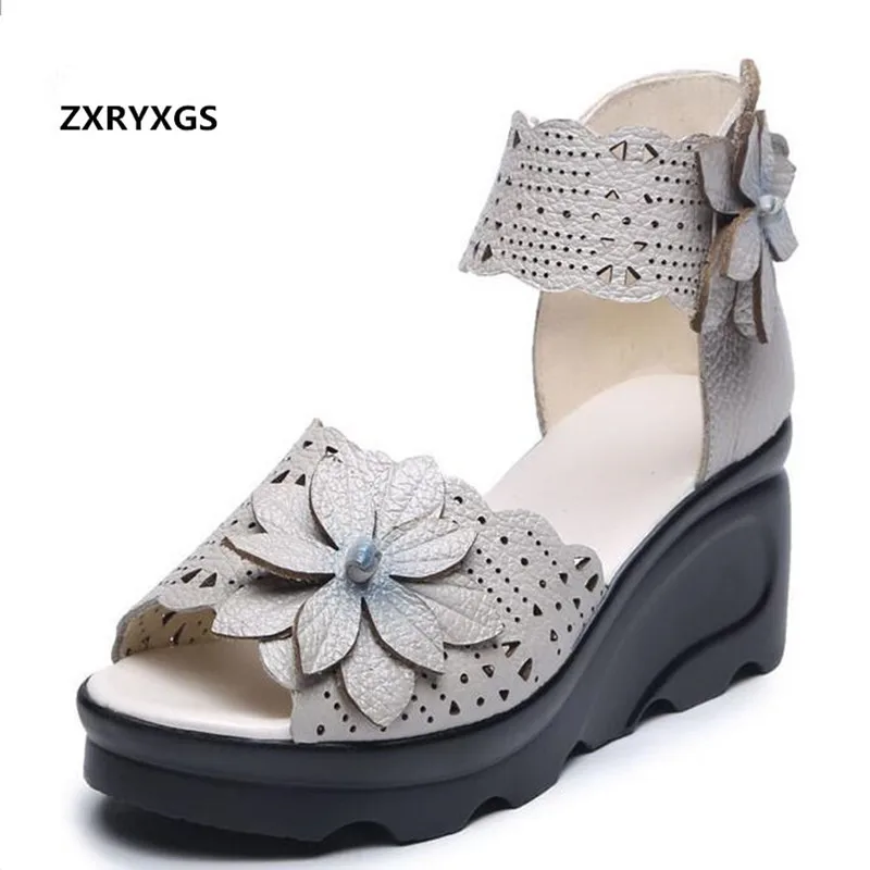 Женские сандалии на танкетке с цветком из коровьей кожи нескользящей подошве