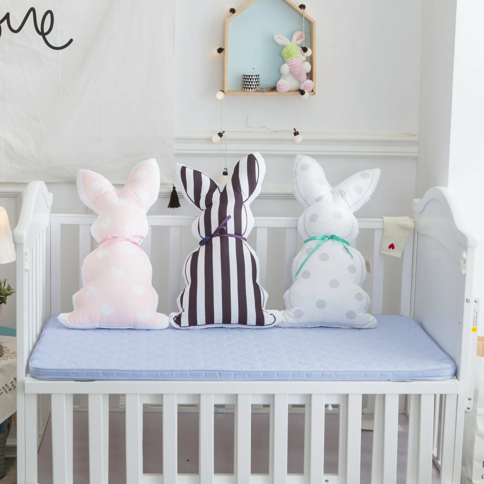 Подушка с кроликом из мультфильма Инс в минималистическом стиле детская