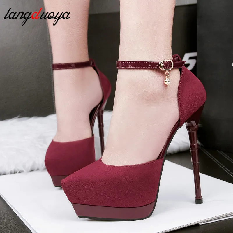 Женские туфли-лодочки на платформе и высоком каблуке с острым носком ремешком
