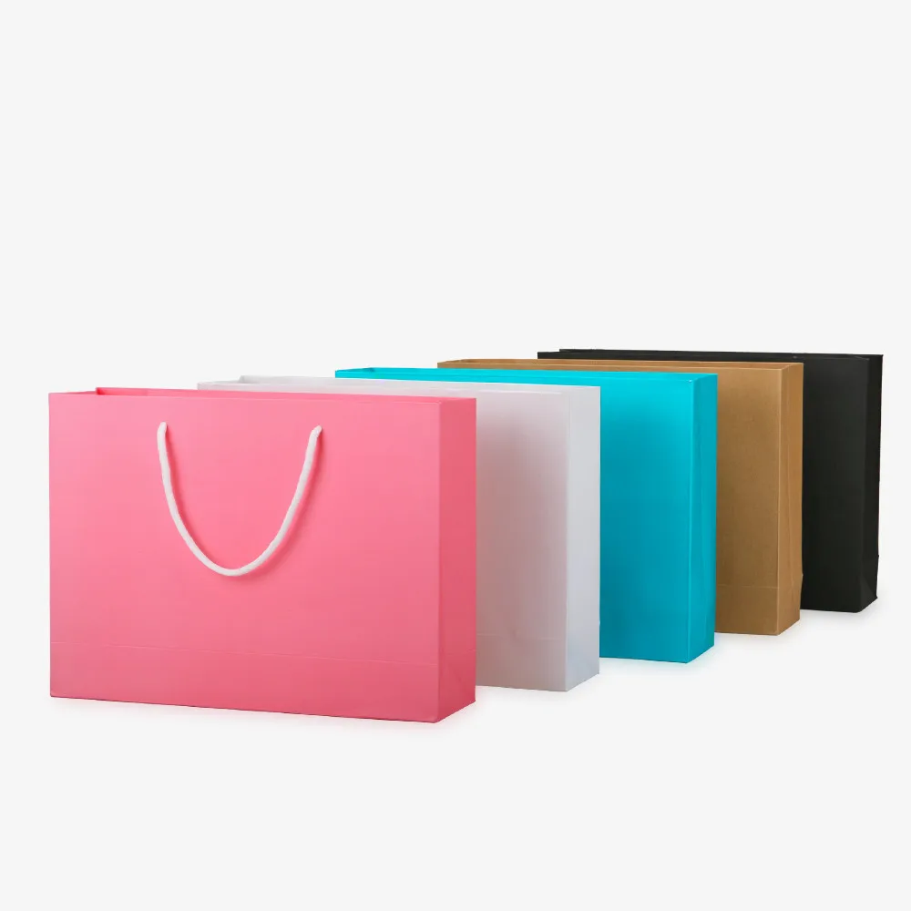 Небольшой белый крафт бумажный упаковочный мешок с логотипом на заказ розовый