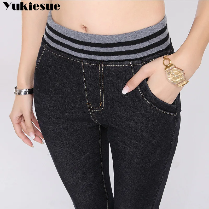 Теплые джинсы для женщин зимние с высокой талией винтажные черные мам женские