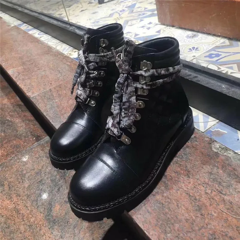 Женские кожаные ботинки челси на плоской подошве с кружевом короткие сапоги