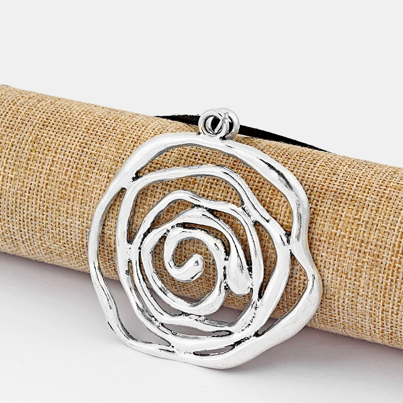 Большое ожерелье из искусственной замши с подвеской в форме амулета бархатное