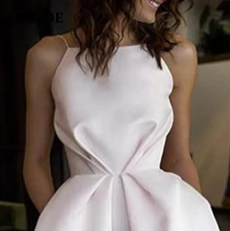 Женское платье трапеция белое элегантное облегающее без рукавов с открытыми