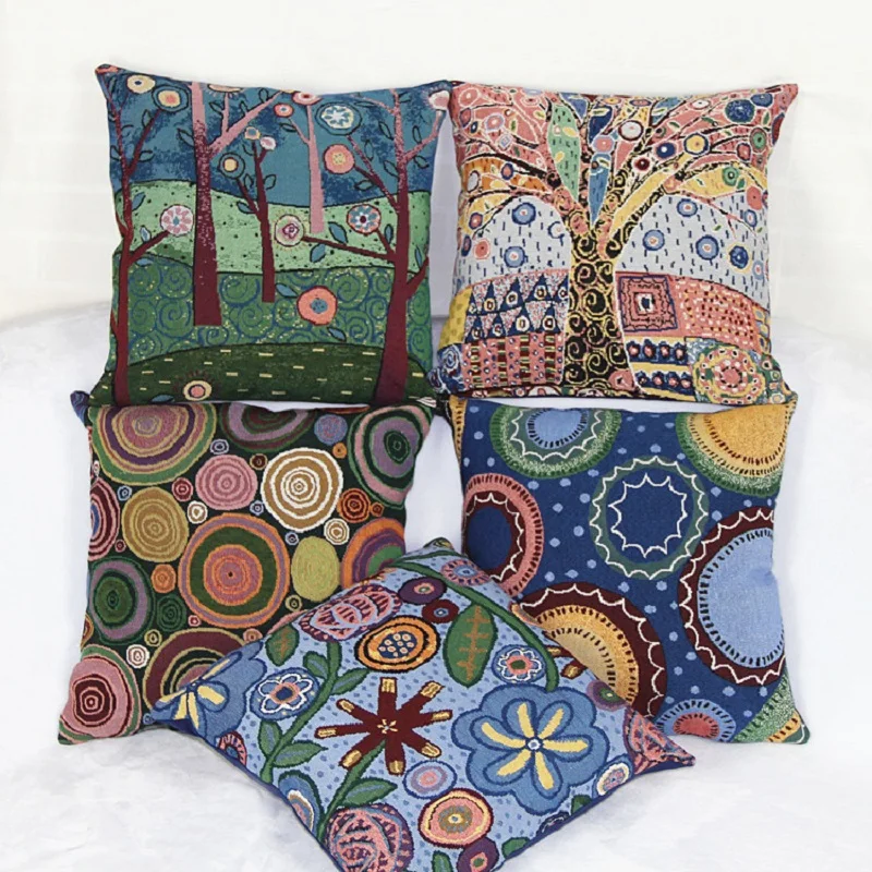 Классическая винтажная декоративная подушка в европейском стиле с цветочным