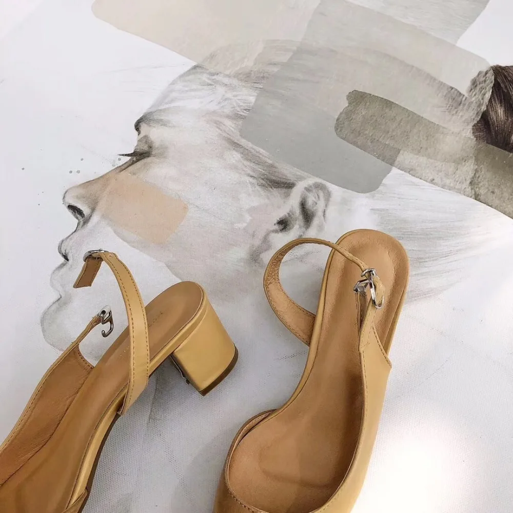 Женские босоножки с острым носком в стиле пэчворк на толстом каблуке ремешком