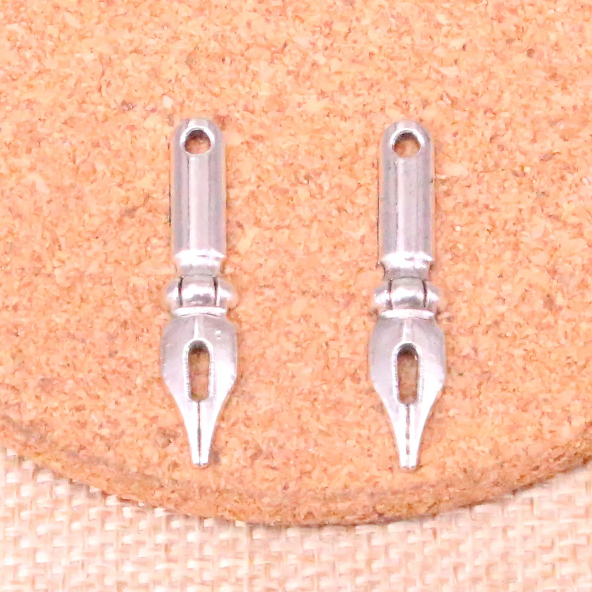 20 шт. антикварные серебряные Старинные чернилами перо подвески для ювелирных