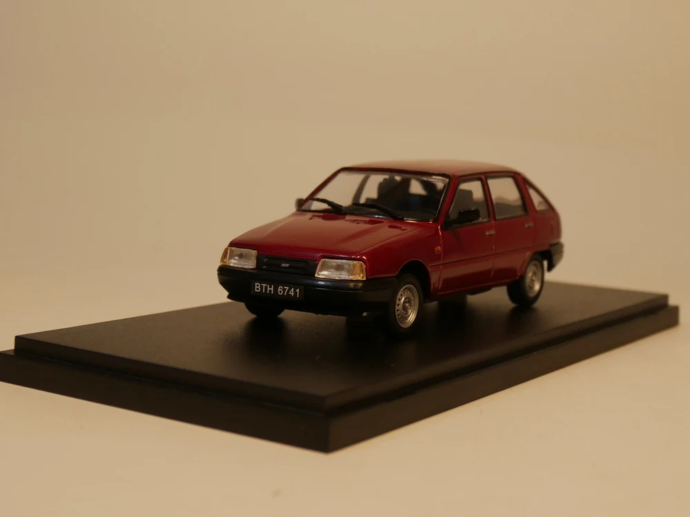 Модель ist 1:43 IZ 2126 бутиковый автомобиль из сплава игрушки для детей детские модель