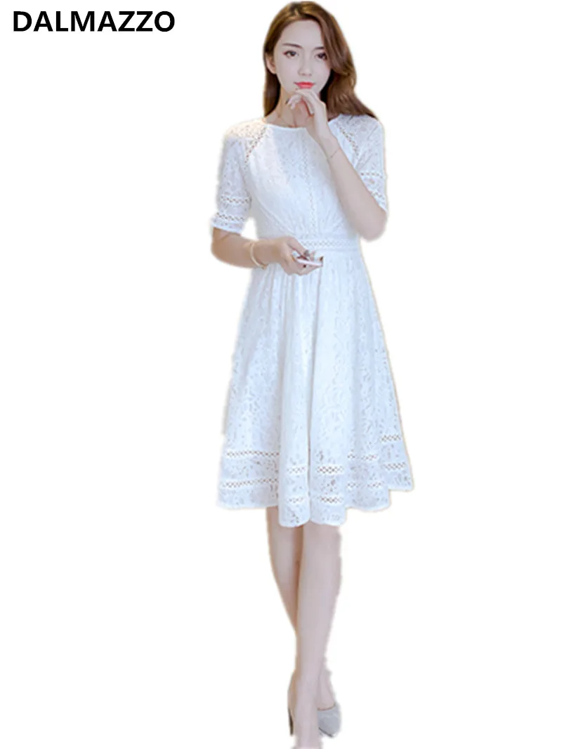 Женское модельное платье с полурукавами белое черное кружевное длинное в стиле