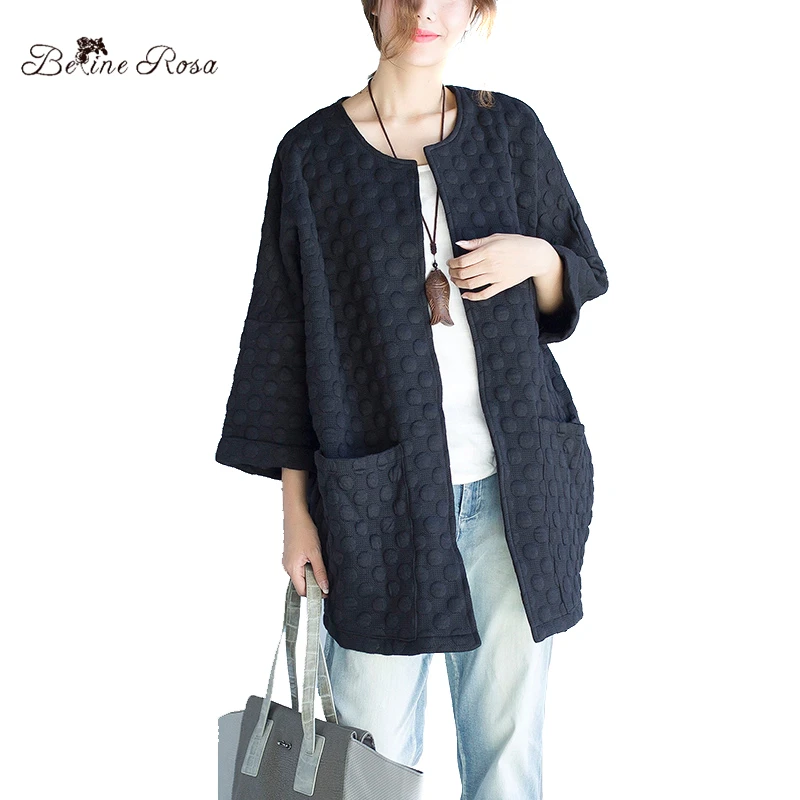 Женское пальто в горошек BelineRosa черное большого размера с открытой строчкой