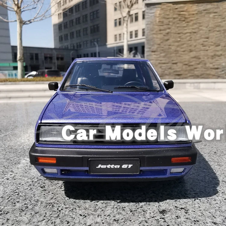 Литая модель автомобиля для старой Jetta(синий/фиолетовый)+ маленький подарок