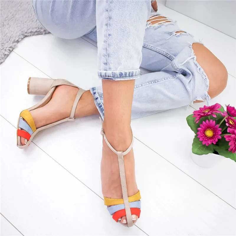 Летние женские босоножки на высоком каблуке с ремешком открытым носком