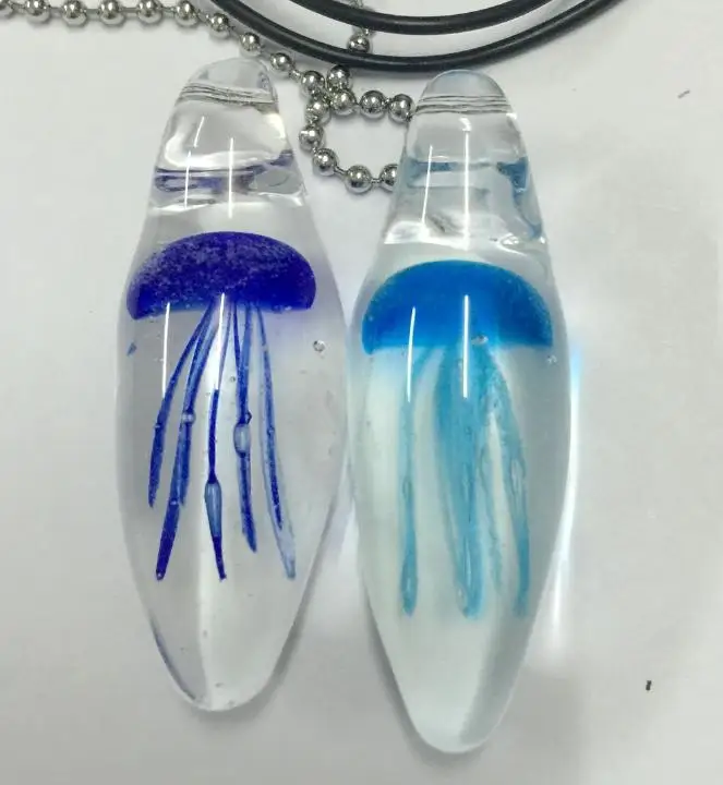 Из 2 предметов синий Медузы на белом Стекло ожерелье с подвеской-каплей браслеты