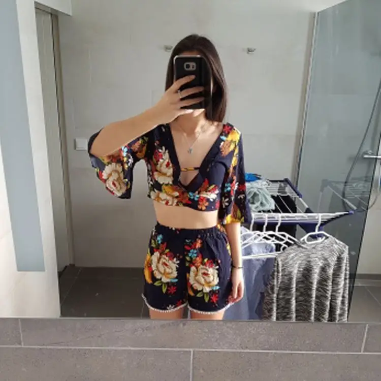 Цветочный комплект полосатые шорты Женская мода 2019 укороченный топ с бантом