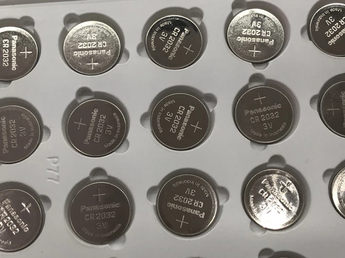 

200pcs/lot New Original Battery For Panasonic CR2032 3V Button Cell Coin Batteries For Watch Computer CR 2032
