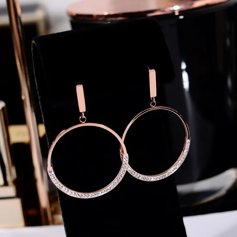 

YUN RUO 2019 Flexible Fashion Crystal Circle Stud Earring Rose Gold Color Woman Birthday Gift Titanium Steel Jewelry Never Fade