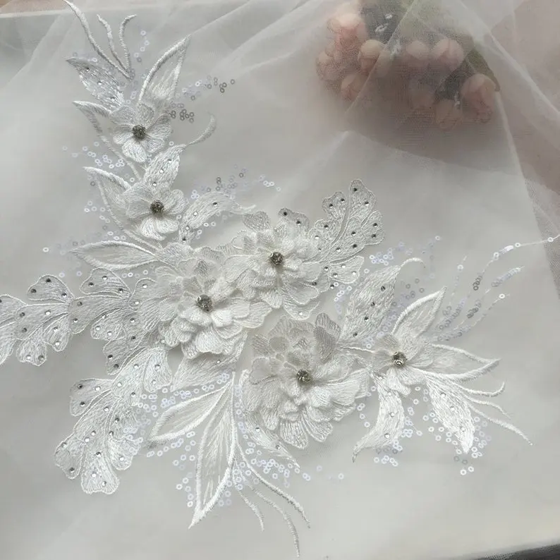 off white Красные и золотые 3D кружева аппликация со стразами 3d Синий Шелковый цветок мотив кружева аппликация тяжелые бисерные Кружева с аппликацией 10 цветов - Цвет: off white