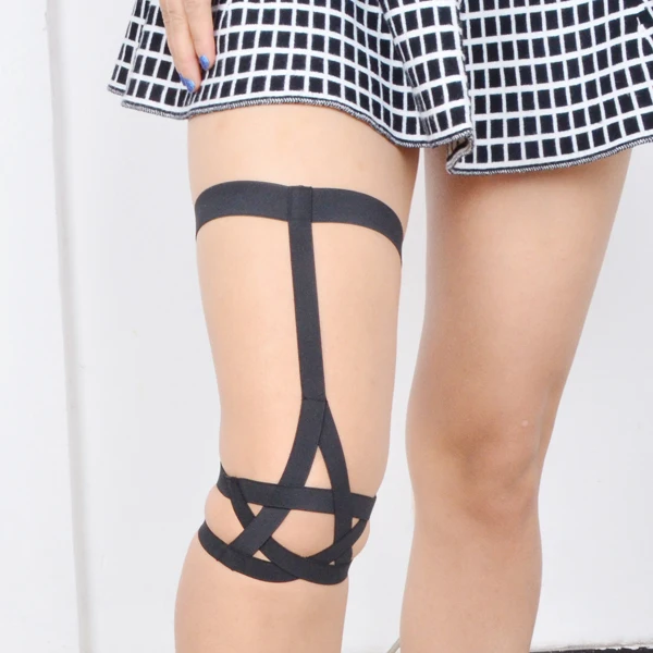 Длинные привлекательные искусственные чулки с подвязками в летнем стиле летняя