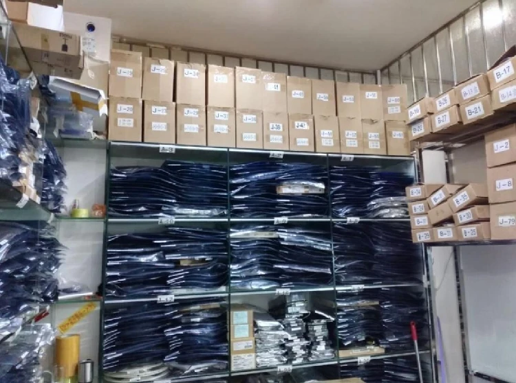 new and original NCP1403SNT1G SOT23-5 (before buying you need to contact the seller quote) | Электроника
