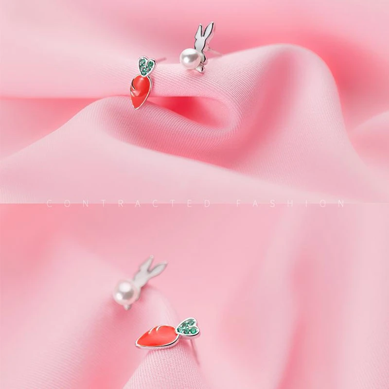 Серьги-гвоздики Асимметричные из серебра 2020 пробы с изображением кролика и