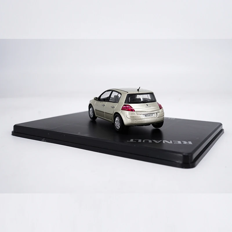 Высокотехнологичная имитация 1:43 передвижной хэтчбек Megane модель автомобиля из