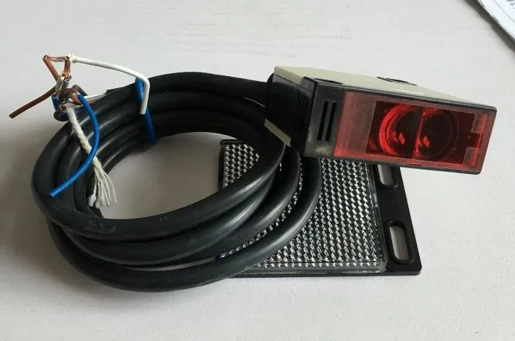 E3JK-R4M1 DC12-24V/AC90-240V световозвращающий фотоэлектрический датчик переключатель приближения 2 м кабель