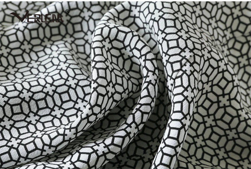 Женская блузка без рукавов Verlena Серая шелковая с геометрическим узором и v