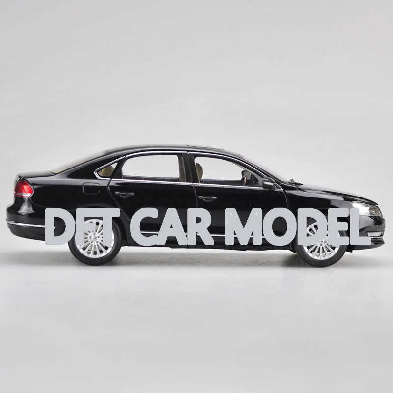 Литая модель автомобиля PASSAT 2011 1:18 из сплава оригинальные авторизованные