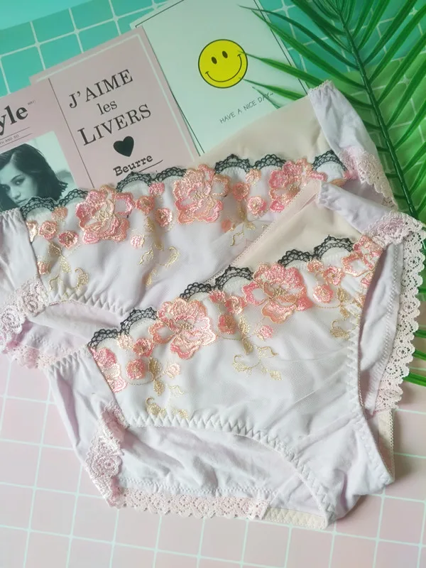 

Низкой талией Таро фиолетовая хлопковая ткань с вышивкой комфортные дышащие трусы-плавки струны bragas, комплект сексуального женского нижне...