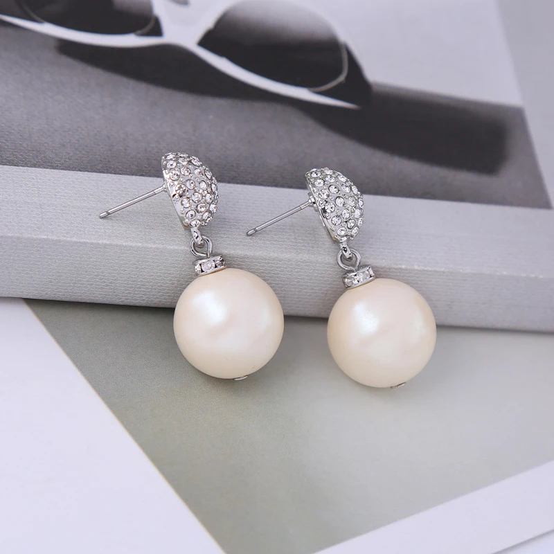 Женские серьги капли с искусственным жемчугом KISS ME белые классические