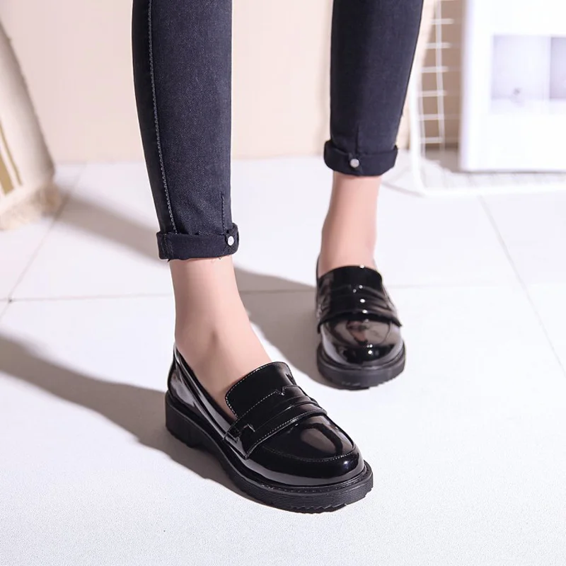

New Comfortable Slip-on Women's Loafers Vintage England Style Patent Loafers For Women Ladies Casual Flat Shoes Big Size 34-43
