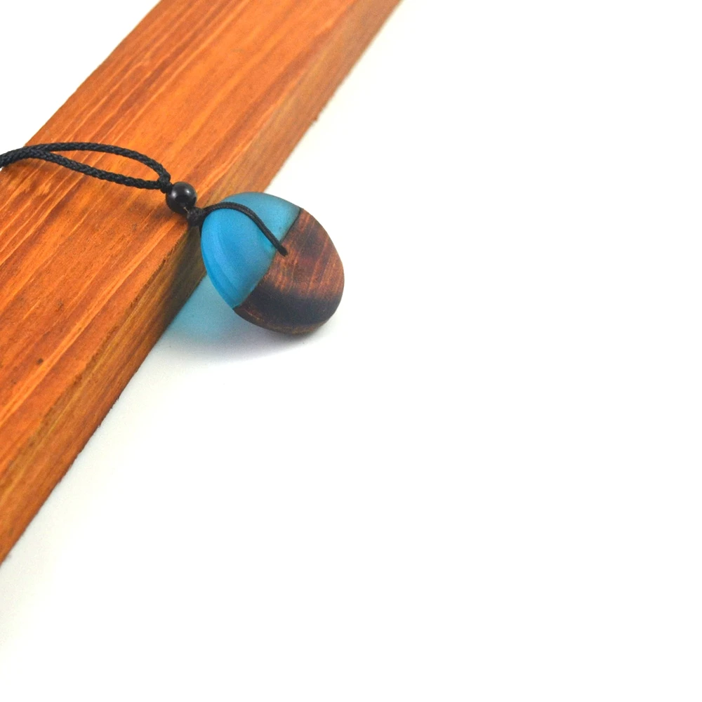 Ожерелье в стиле ретро из дерева и смолы с трехмерной безопасной пряжкой для