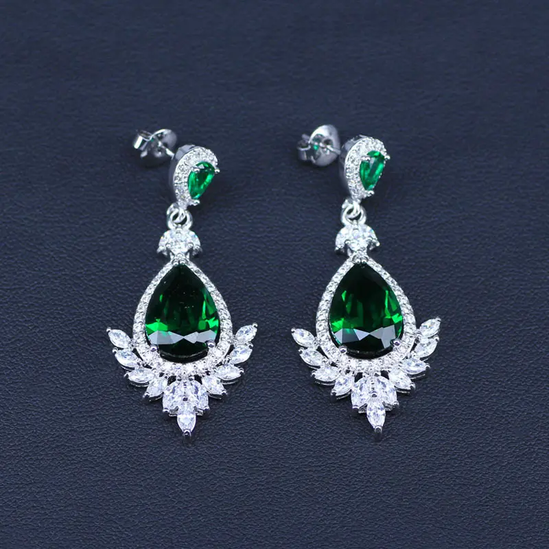 Женский комплект ювелирных изделий с изумрудом белым кристаллом и зеленым